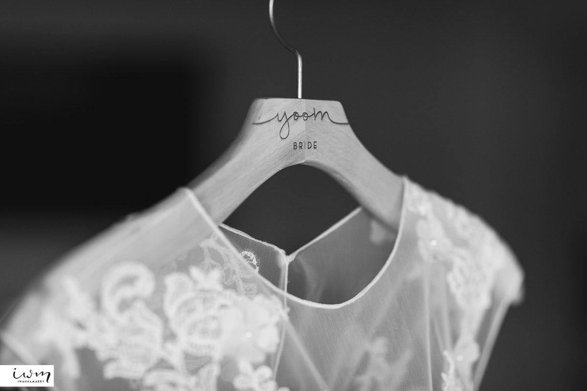 Yoom Wedding Dress Hanger